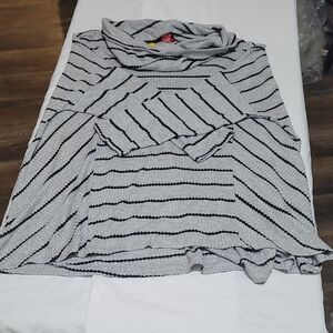 Catherine Malandrino Cowl Neck Long Sleeve sweater.  Mist Grey/Heather Black 2x